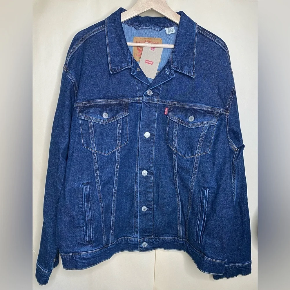 Levi’s Trucker Jacket New Medium Wash Standard Fit Sz XL